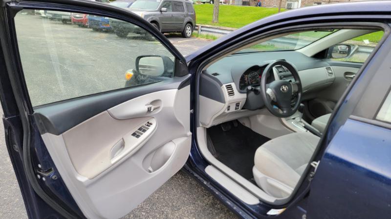 Toyota Corolla S 5-Speed MT 2012