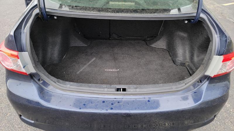 Toyota Corolla S 5-Speed MT 2012