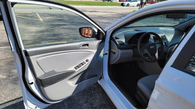 Hyundai Accent SE 4-Door 6A 2017