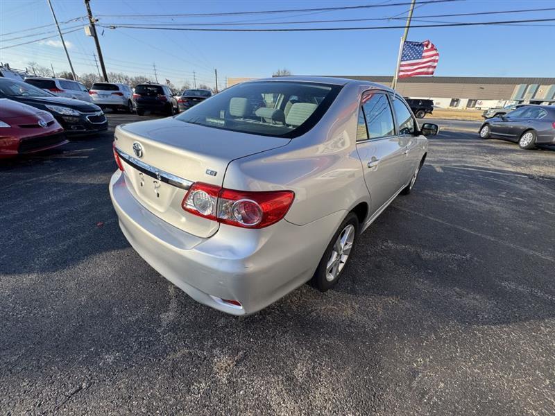 Toyota Corolla LE 4-Speed AT 2013