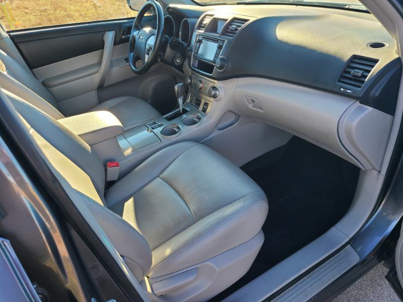 Toyota Highlander SE AWD V6 2013