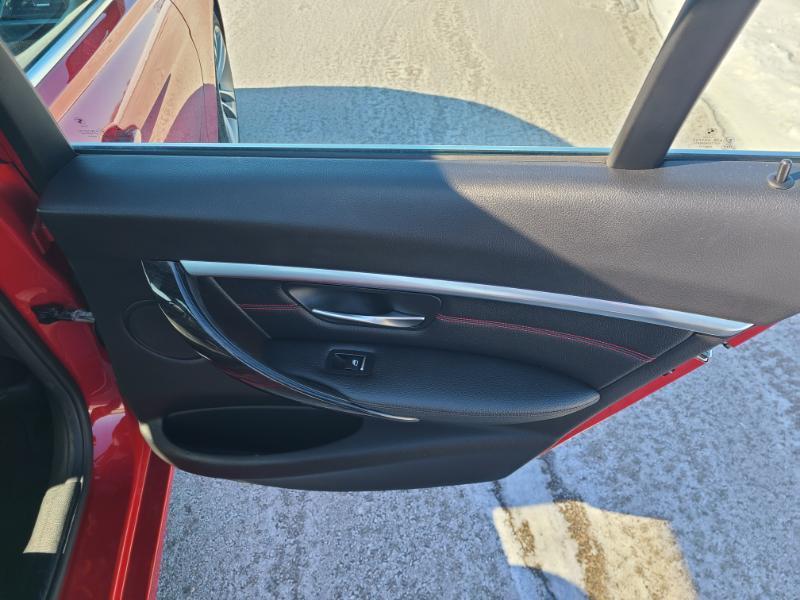 BMW 3-Series 330i xDrive SULEV Sedan 2017