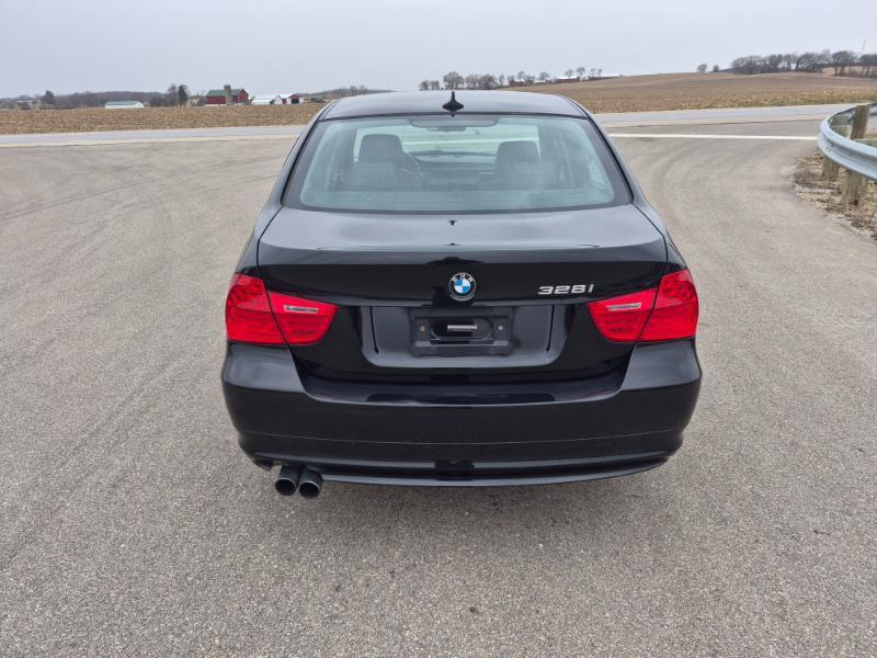 BMW 3-Series 328i xDrive 2011