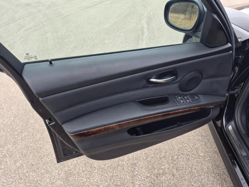 BMW 3-Series 328i xDrive 2011