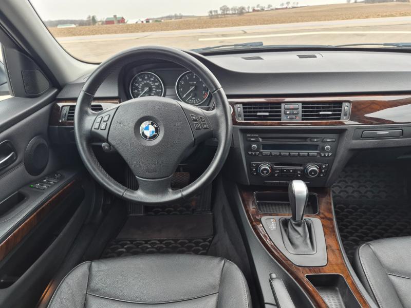 BMW 3-Series 328i xDrive 2011