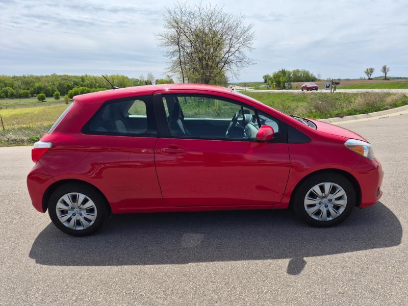 Toyota Yaris LE 3-Door AT 2012