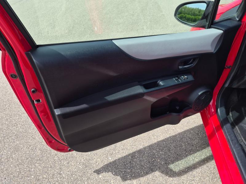 Toyota Yaris LE 3-Door AT 2012