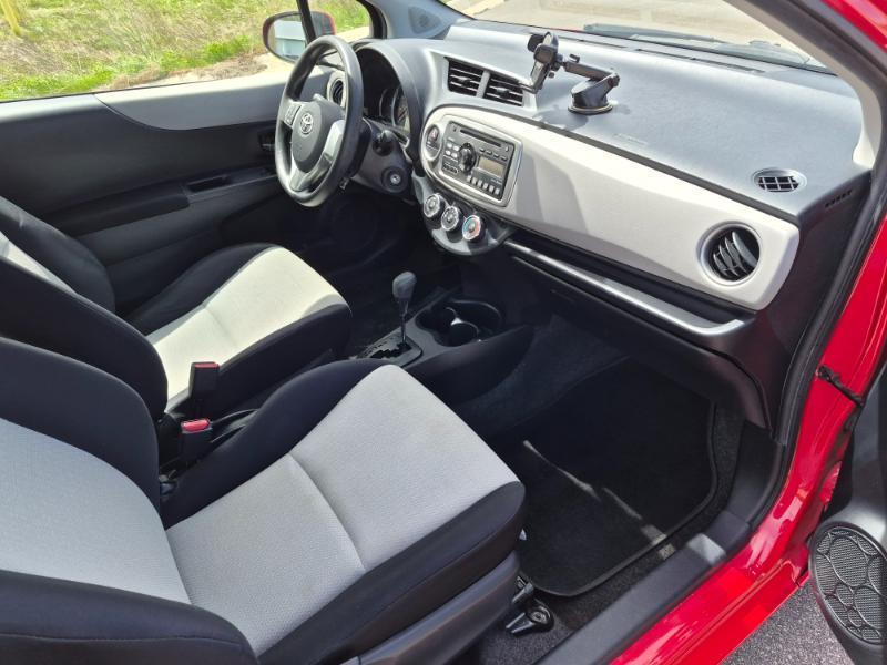Toyota Yaris LE 3-Door AT 2012