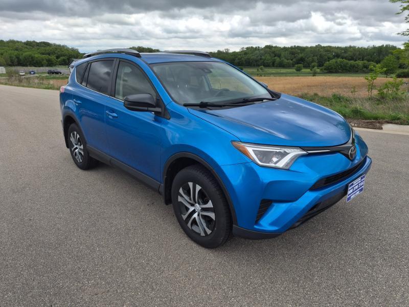 Toyota RAV4 LE AWD 2017