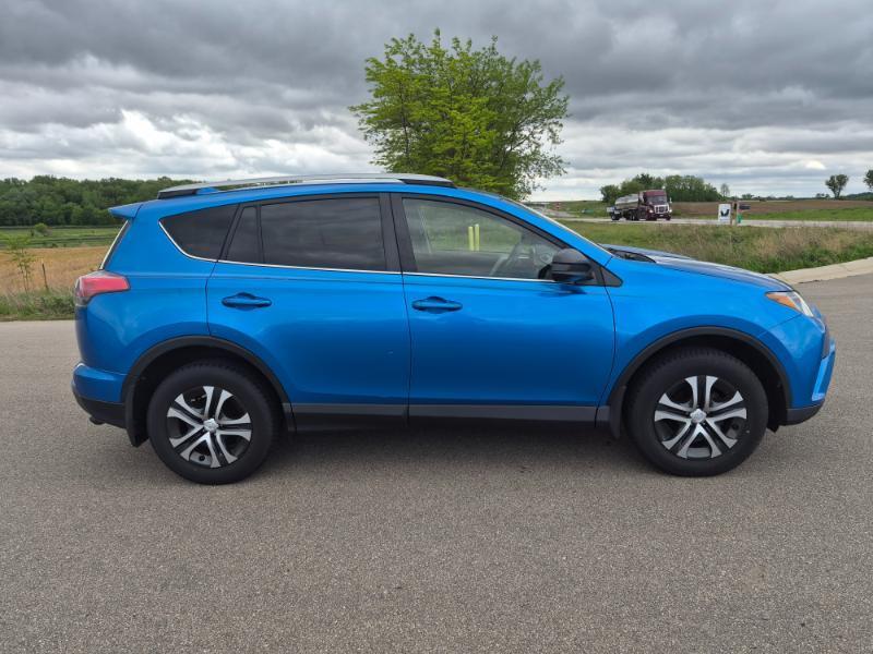 Toyota RAV4 LE AWD 2017