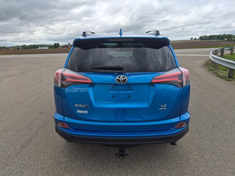 Toyota RAV4 LE AWD 2017