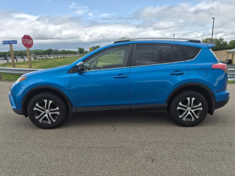 Toyota RAV4 LE AWD 2017