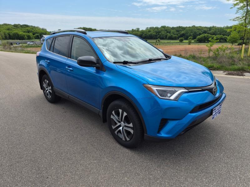 Toyota RAV4 LE AWD 2017