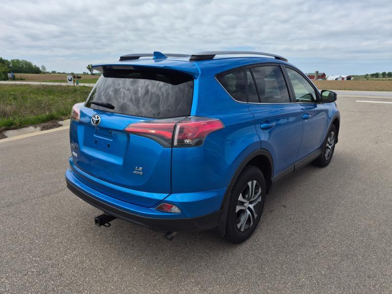 Toyota RAV4 LE AWD 2017