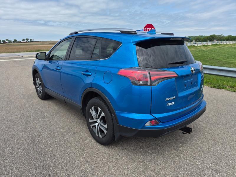 Toyota RAV4 LE AWD 2017