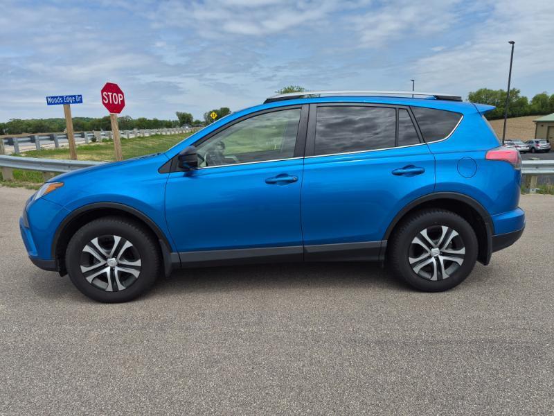 Toyota RAV4 LE AWD 2017