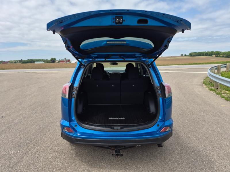 Toyota RAV4 LE AWD 2017