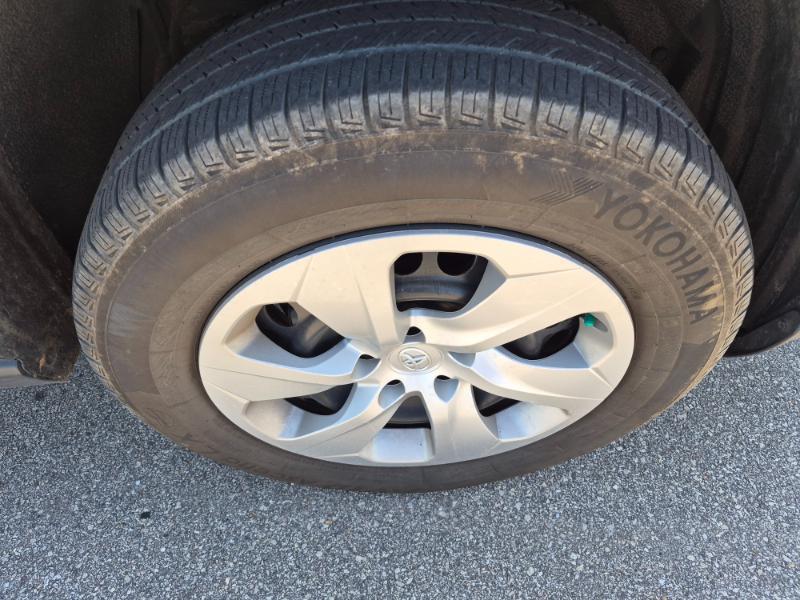 Toyota RAV4 LE AWD 2020