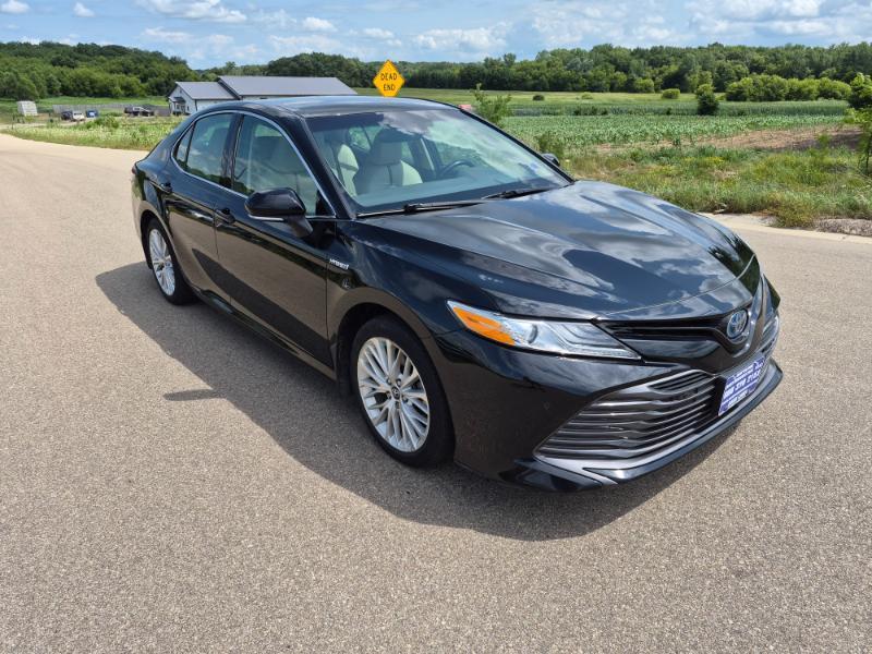 Toyota Camry Hybrid XLE 2018