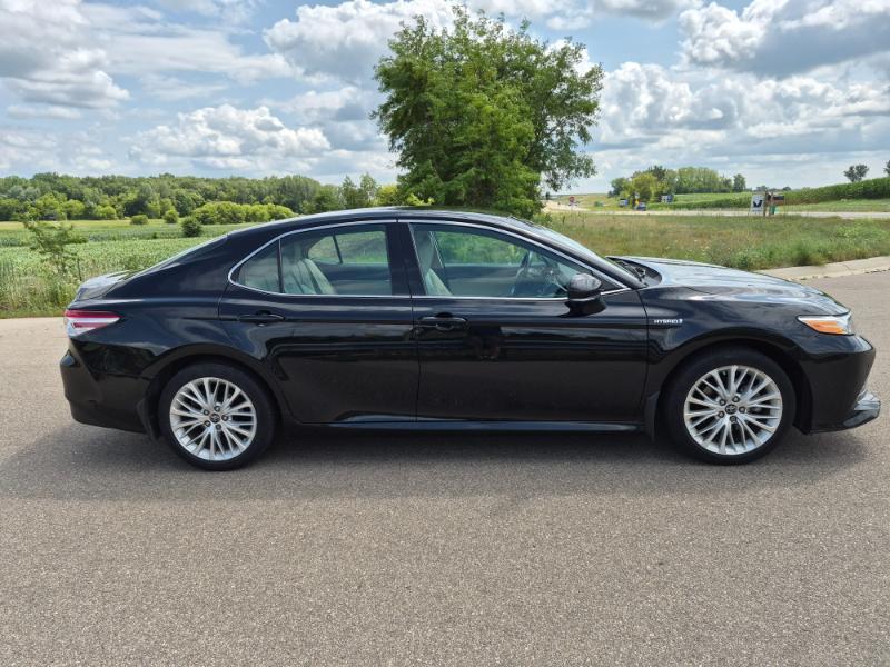 Toyota Camry Hybrid XLE 2018