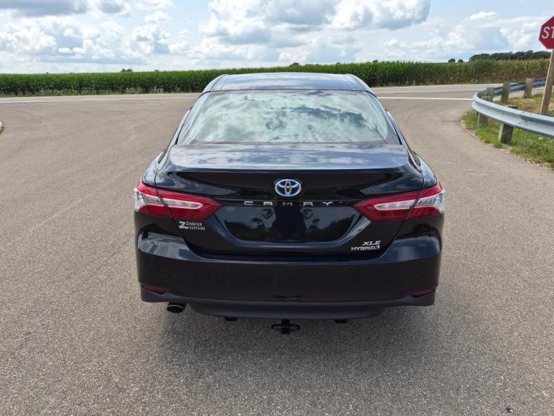 Toyota Camry Hybrid XLE 2018