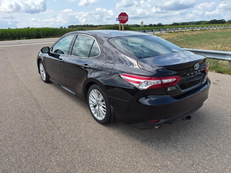 Toyota Camry Hybrid XLE 2018