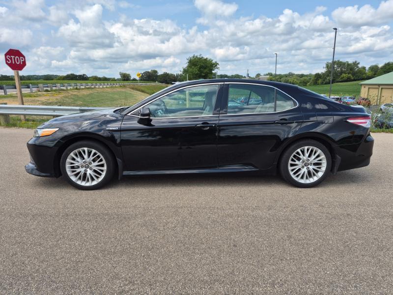 Toyota Camry Hybrid XLE 2018