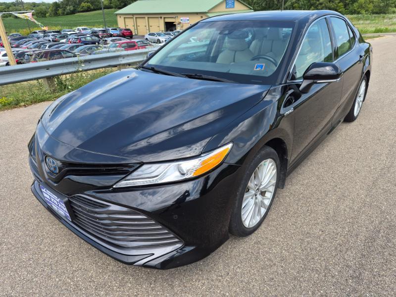 Toyota Camry Hybrid XLE 2018
