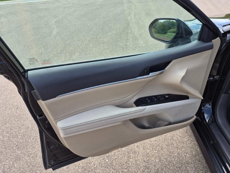 Toyota Camry Hybrid XLE 2018