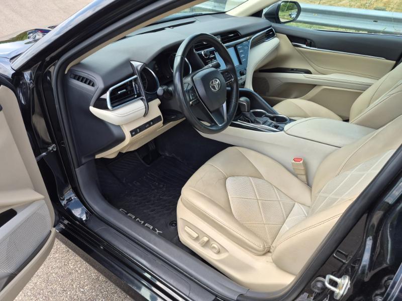 Toyota Camry Hybrid XLE 2018
