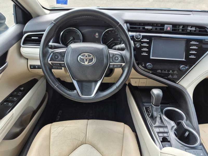 Toyota Camry Hybrid XLE 2018