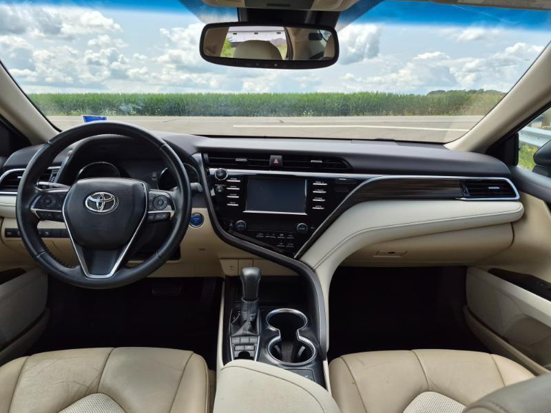 Toyota Camry Hybrid XLE 2018