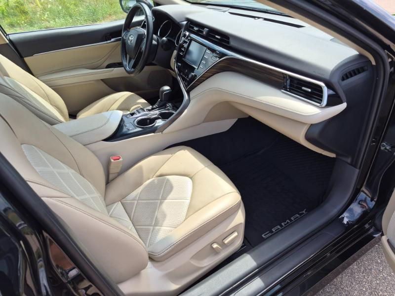 Toyota Camry Hybrid XLE 2018