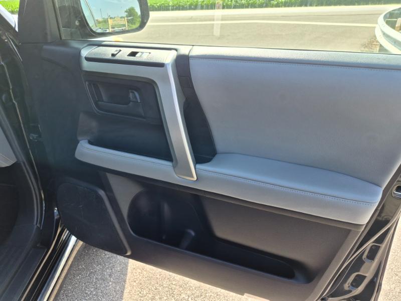Toyota 4Runner SR5 4WD 2013