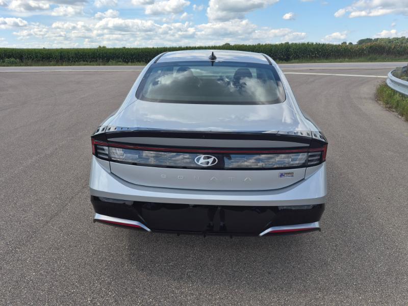 Hyundai Sonata SEL Sport FWD 2026