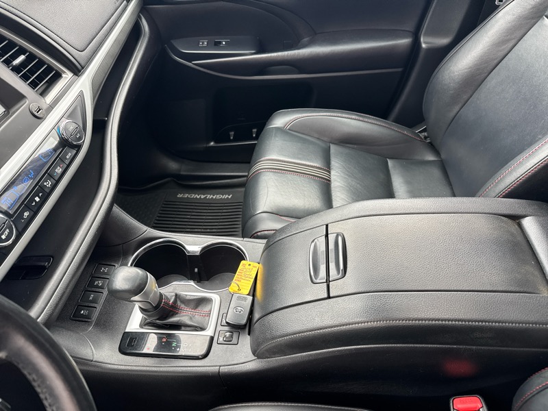 Toyota Highlander XLE AWD V6 2019