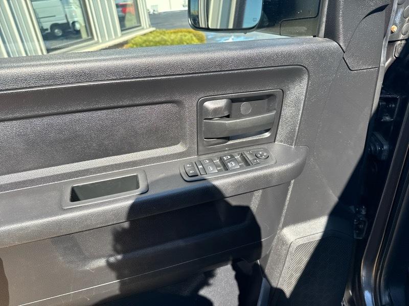 RAM 2500 Tradesman Crew Cab SWB 4WD 2016