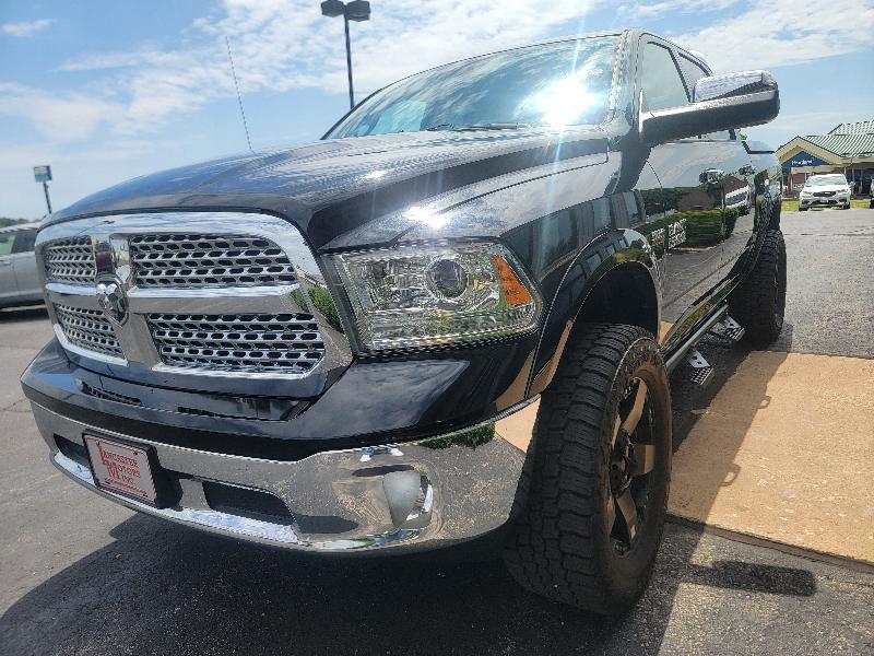 RAM 1500 Laramie Crew Cab SWB 4WD 2015