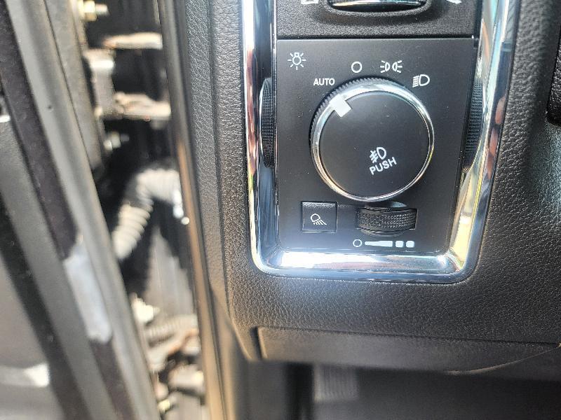 RAM 1500 Laramie Crew Cab SWB 4WD 2015