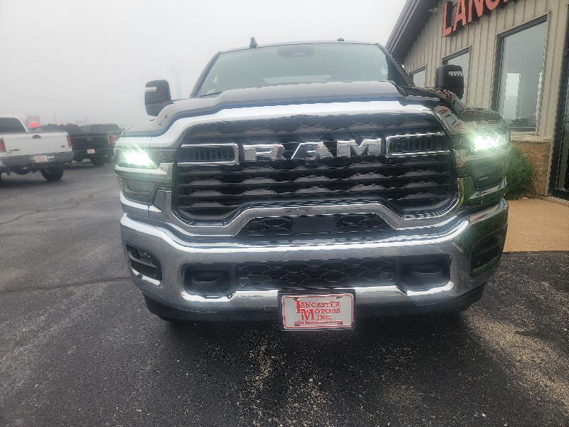RAM 2500 Tradesman Crew Cab SWB 4WD 2025