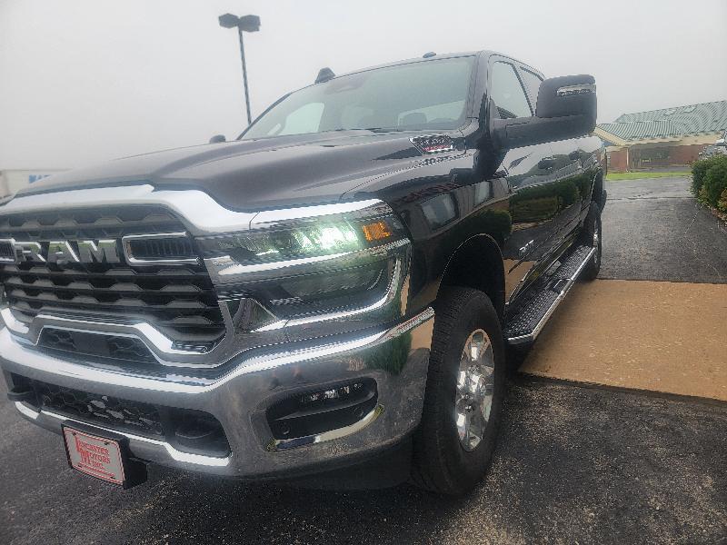 RAM 2500 Tradesman Crew Cab SWB 4WD 2025