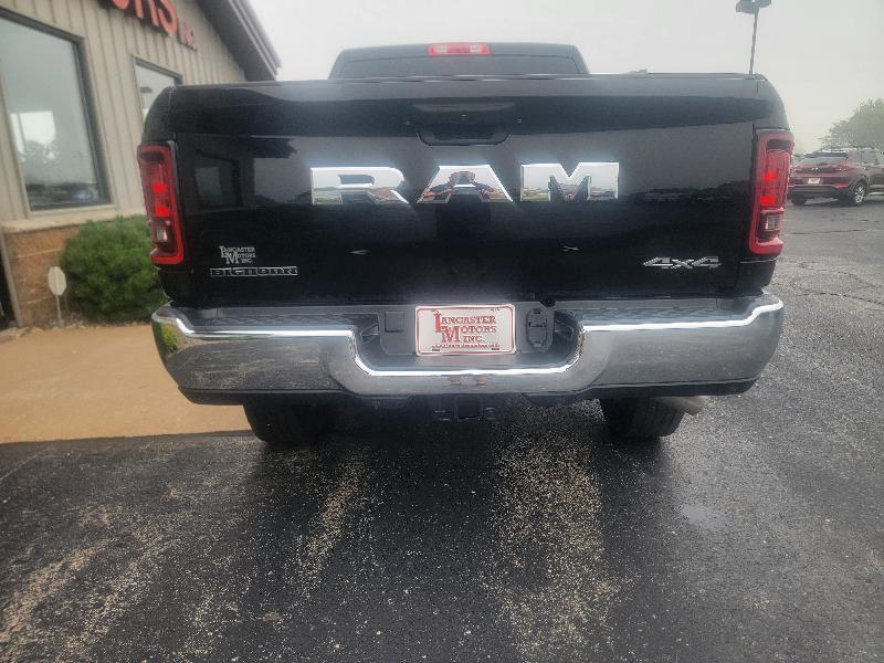RAM 2500 Tradesman Crew Cab SWB 4WD 2025