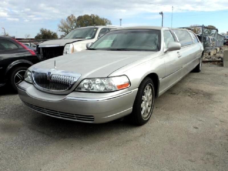 Used 2010 Lincoln Town Car 4dr Sdn Signature Limited for Sale in Kansas