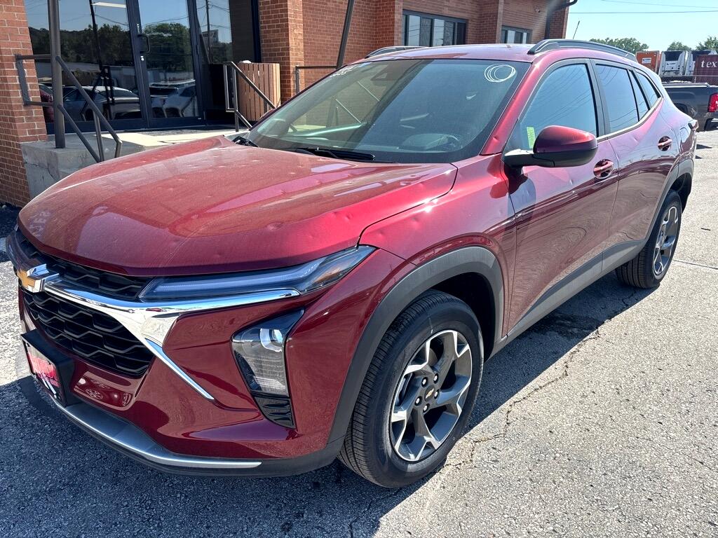 2025 Chevrolet Trax LT photo 2