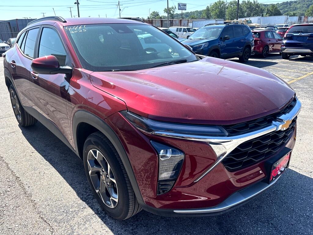 2025 Chevrolet Trax LT photo 4