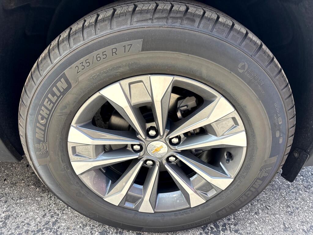 2025 Chevrolet Equinox photo 2