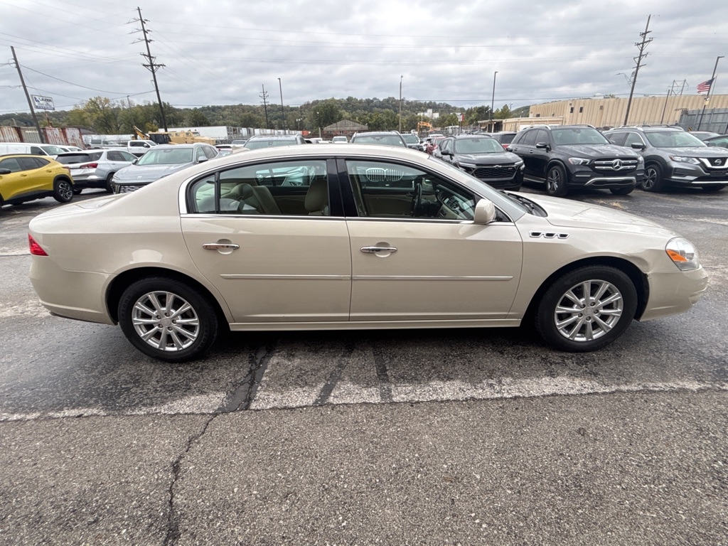 Buick Lucerne 4dr Sdn CXL 2011 Buick Lucerne 4dr Sdn CXL 2011