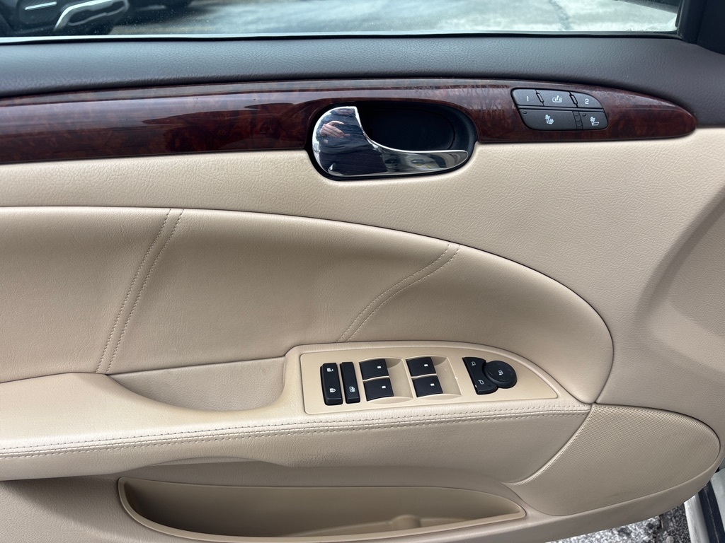 Buick Lucerne 4dr Sdn CXL 2011 Buick Lucerne 4dr Sdn CXL 2011