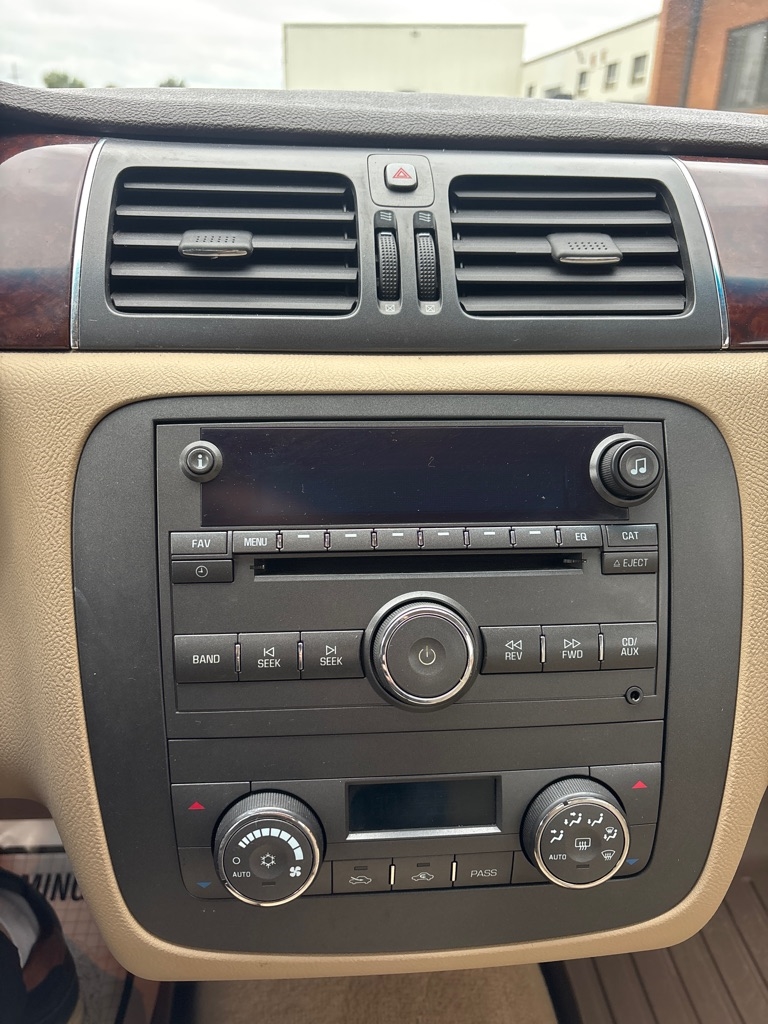 Buick Lucerne 4dr Sdn CXL 2011 Buick Lucerne 4dr Sdn CXL 2011