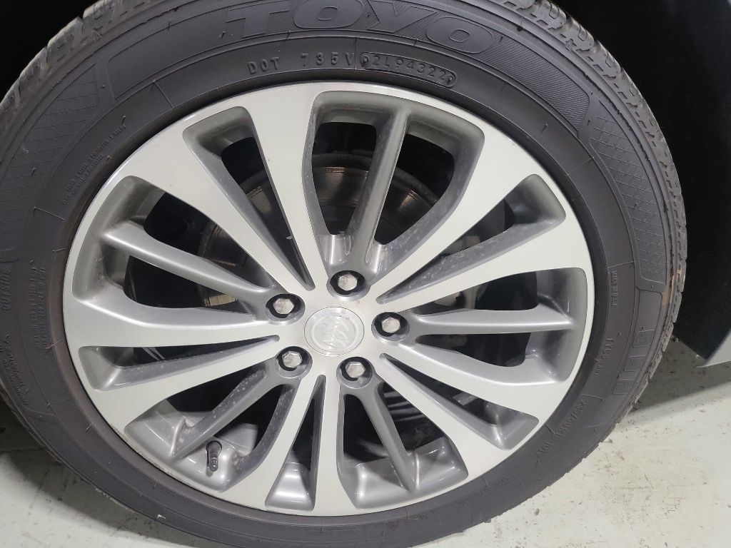 Buick LaCrosse 4dr Sdn Premium AWD 2018